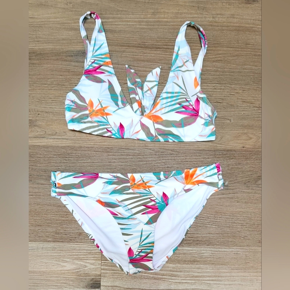 Roxy Bikini ~ Medium Top / Large Bottom So Cute! … - image 1